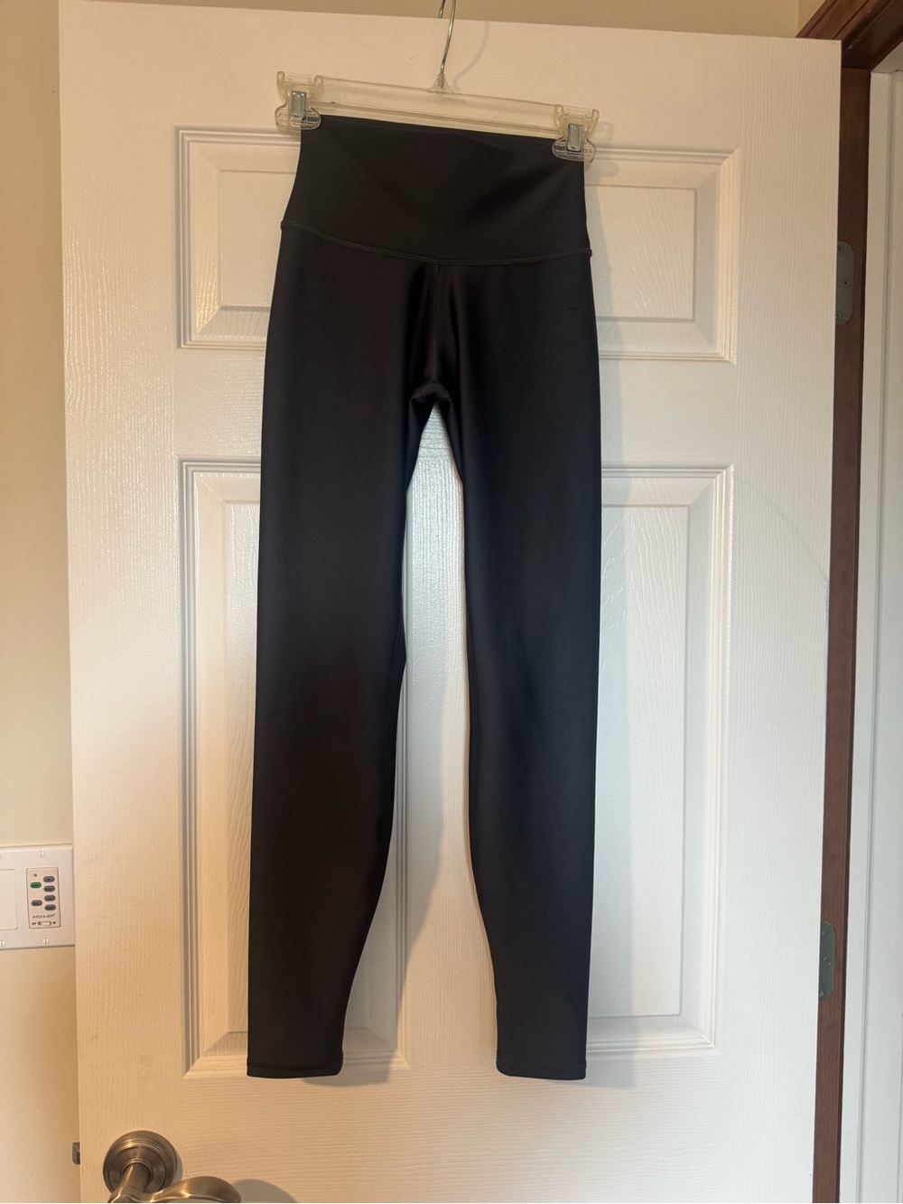 ALO Yoga women’s dark gray High-Waist Performance Leggings
